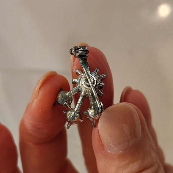 Statement brooch lapel pin silver tone 1" with clear stones - Picture 2 of 3